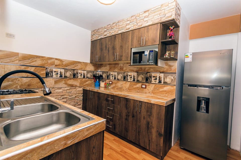 Kitchen or kitchenette, minibar, stove