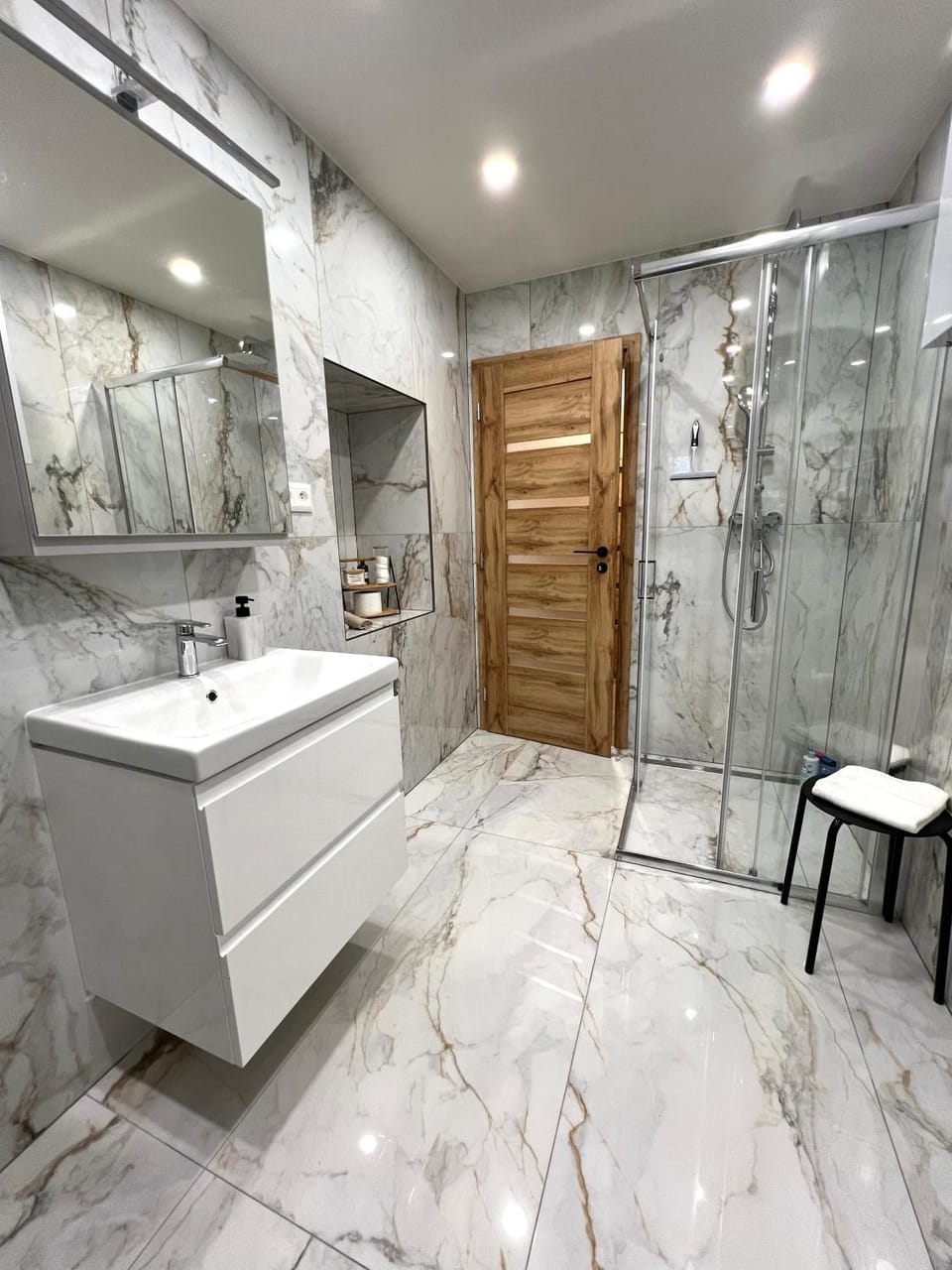 Shower, Bathroom, towels