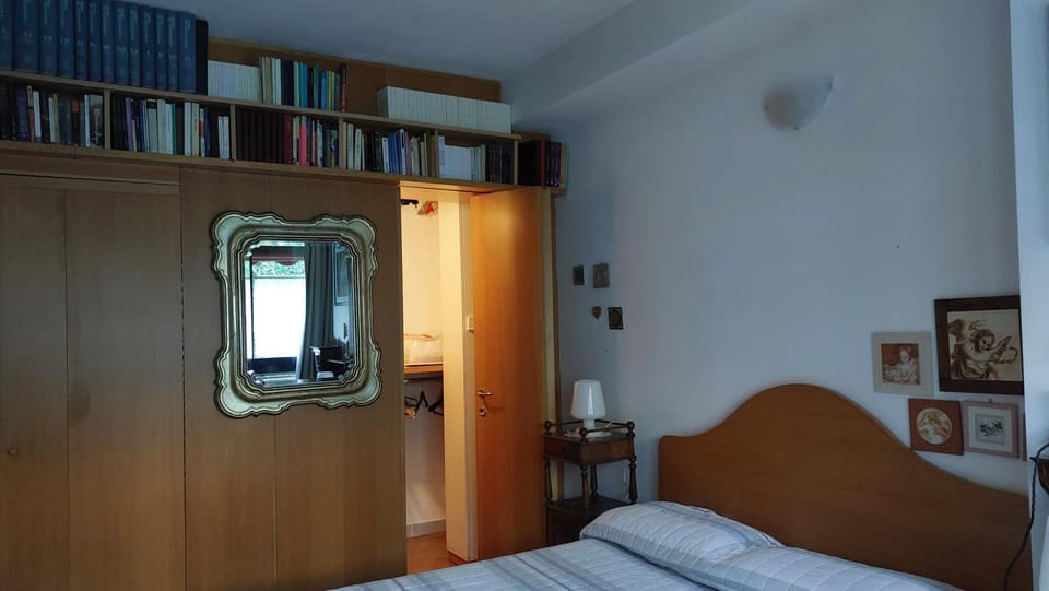 Bedroom, wardrobe