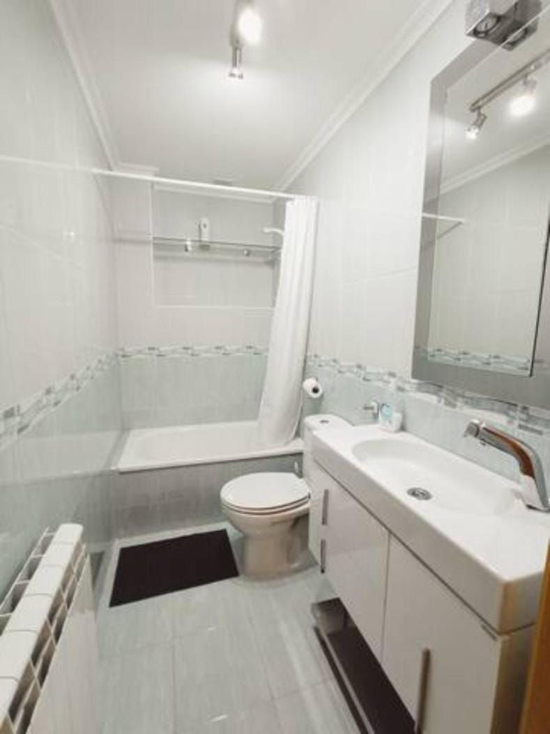 Toilet, Bathroom, Bath, towels