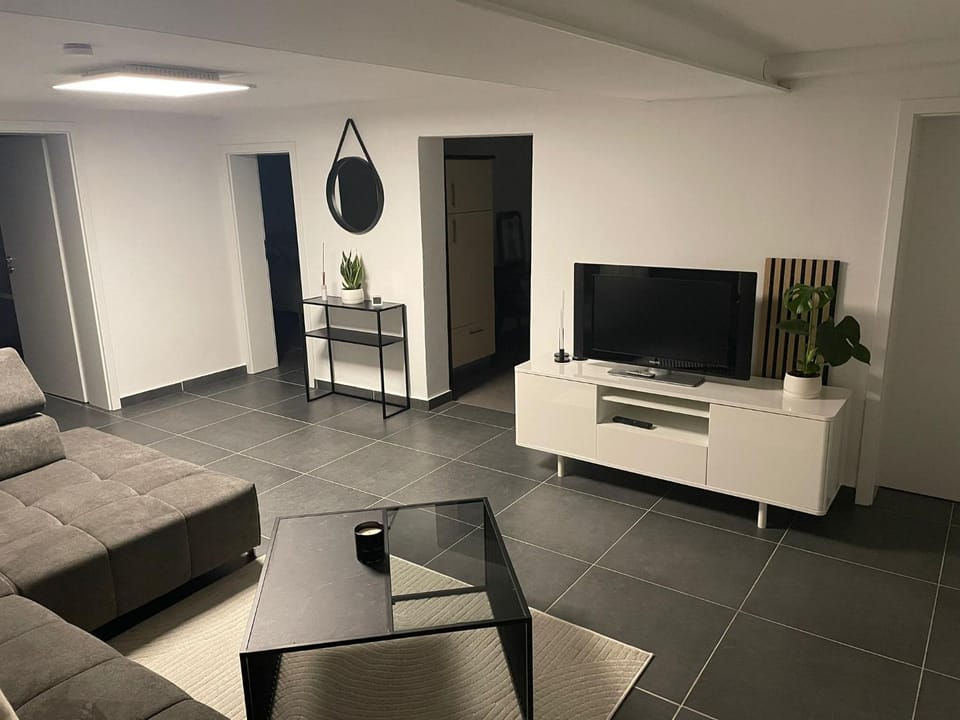 Communal lounge/ TV room, TV and multimedia, Living room, Seating area, Evening entertainment