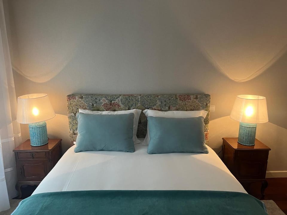 Bed, Photo of the whole room, Decorative detail, Bedroom