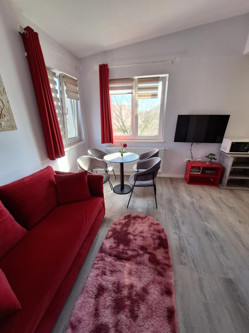Communal lounge/ TV room, TV and multimedia, Living room, Seating area, Dining area, Evening entertainment