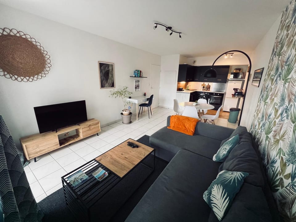 Communal lounge/ TV room, Living room, Seating area, locker