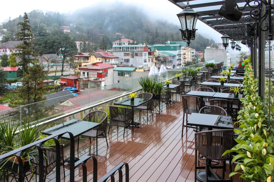 Restaurant/places to eat, View (from property/room), Balcony/Terrace