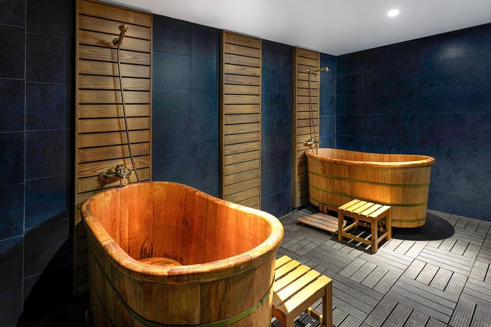 Shower, Hot Tub, Bathroom, Spa and wellness centre/facilities, Bath