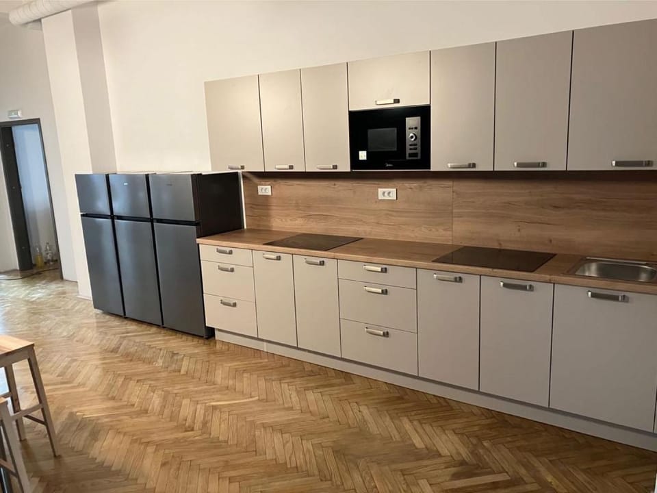 Kitchen or kitchenette, Communal kitchen, pet friendly, stove