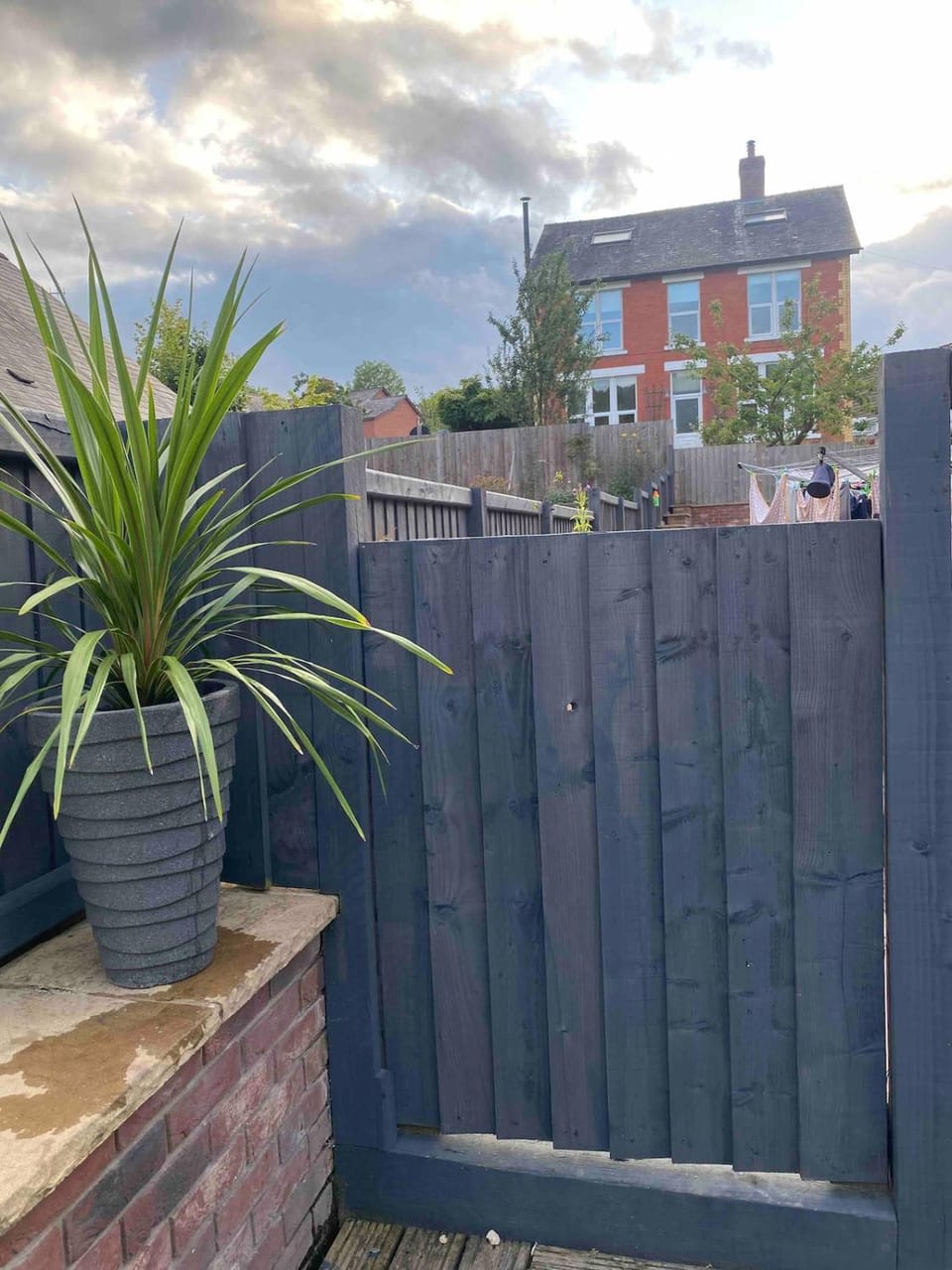 Dave & Kelz Deluxe king size studio room Vacation rental in Wales