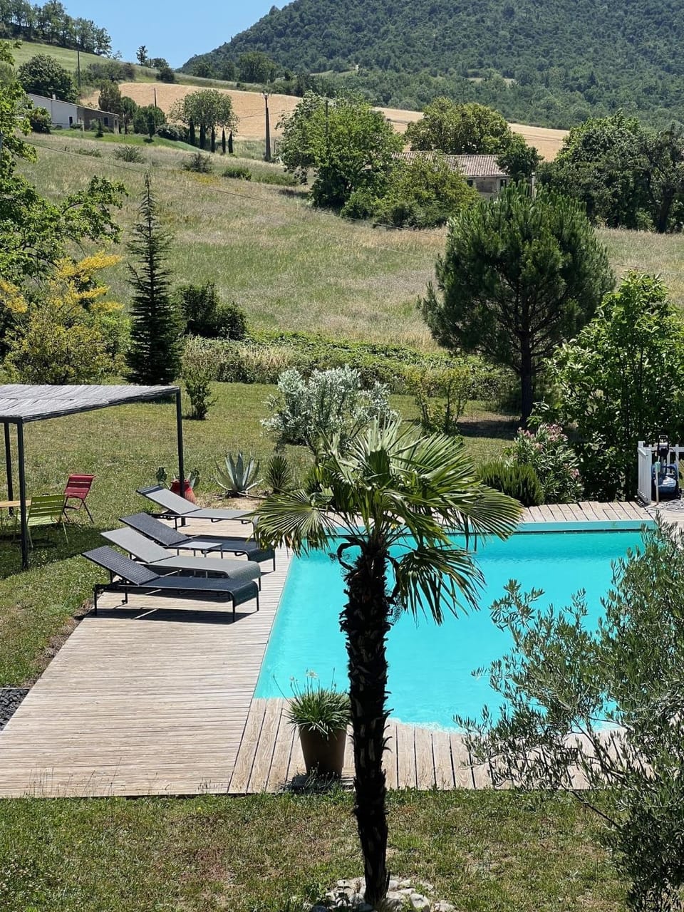 Spring, Day, Natural landscape, Garden, Garden view, Mountain view, Pool view, Swimming pool, sunbed