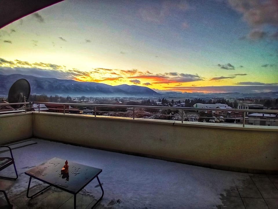Patio, Day, Natural landscape, View (from property/room), Balcony/Terrace, Balcony/Terrace, Dining area, Mountain view, Sunrise, Sunset