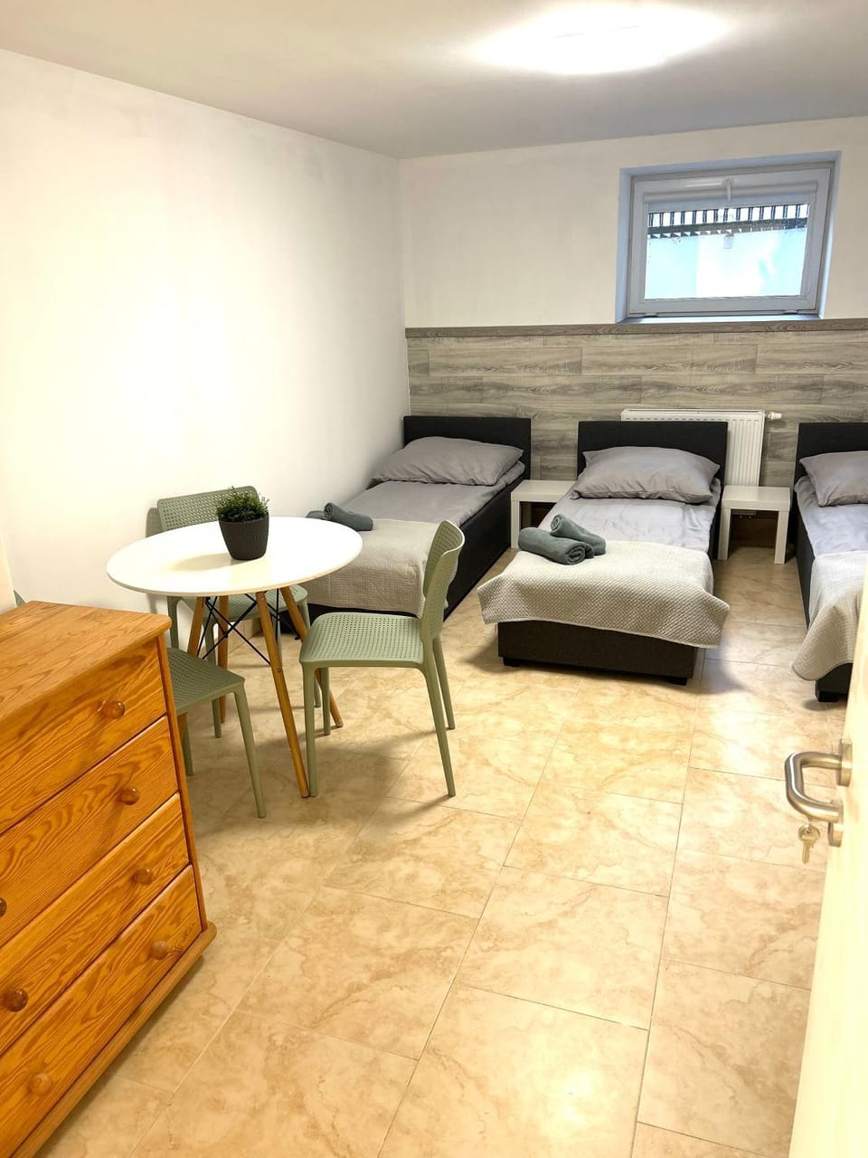 Hostel 24 Miejsca Parkingowe Noclegi Pracownicze. Hostel in West Pomeranian Voivodeship, Poland