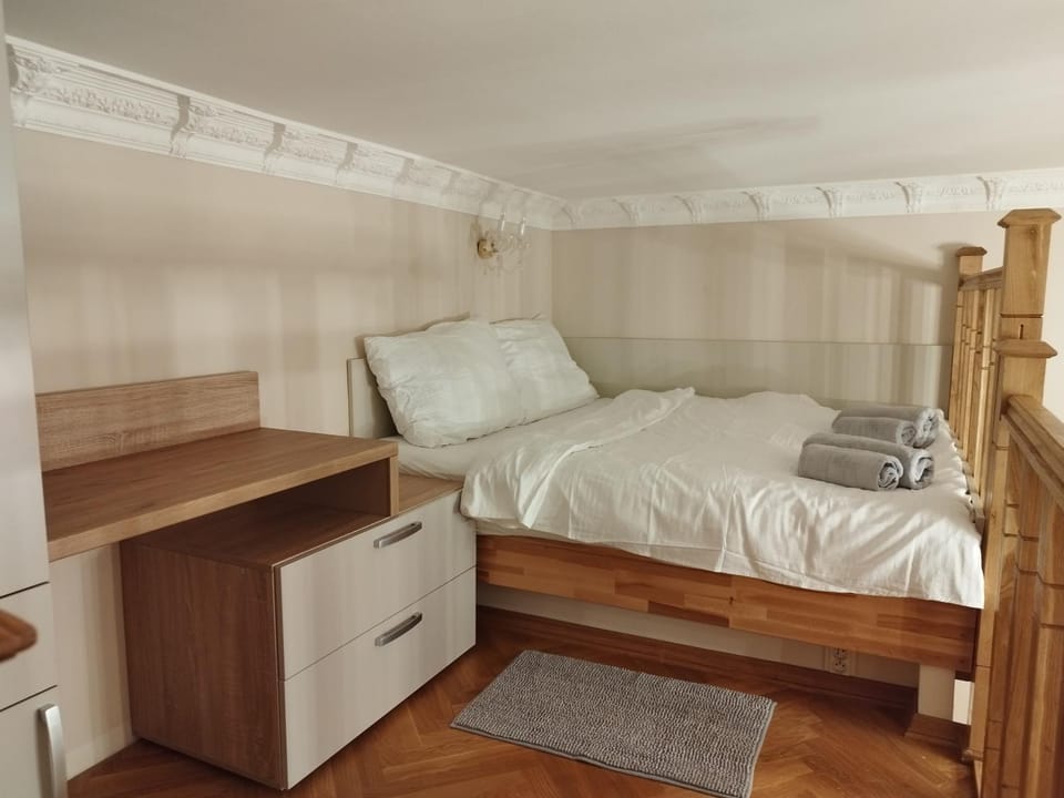 Bed, Bedroom, towels, wardrobe