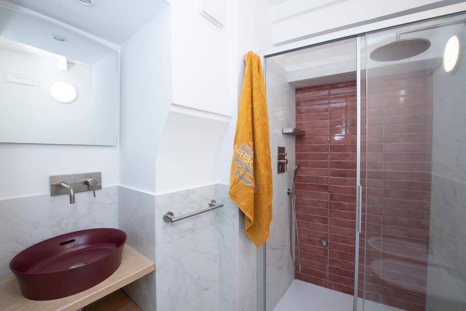 Shower, Toilet, Bathroom, towels