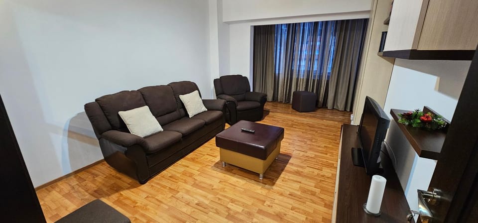 TV and multimedia, Seating area, Evening entertainment, Bedroom