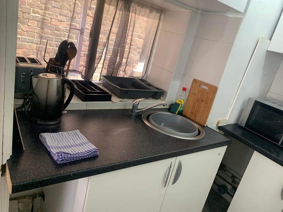Self contained Studio apartments with kitchen Apartment in Eastbourne