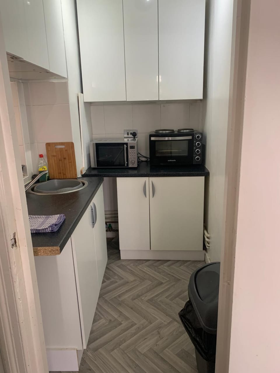 Self contained Studio apartments with kitchen Apartment in Eastbourne