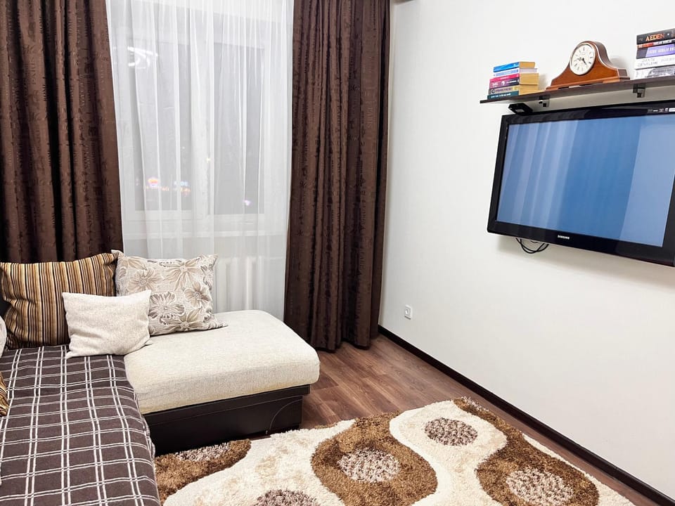 Уютная трехкомнатная кв Курмангазы 5 Apartment in Kazakhstan