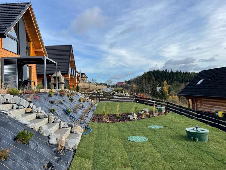 Property building, Day, Natural landscape, Garden, Garden view