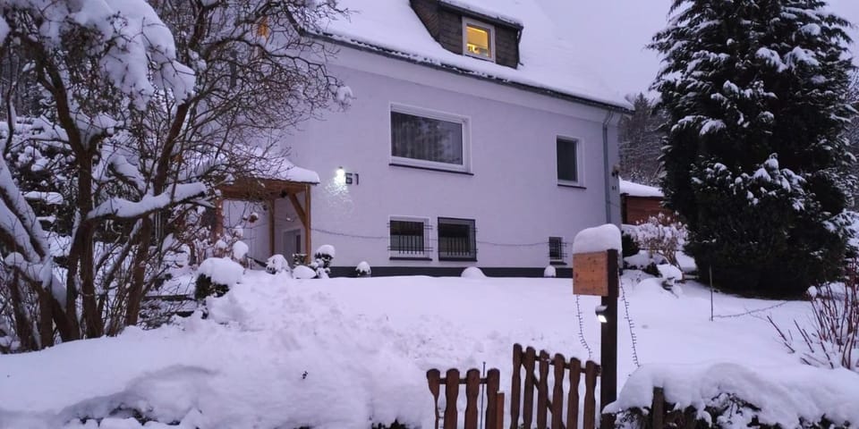 Property building, Garden, View (from property/room), Garden view, Quiet street view, pet friendly, pet friendly