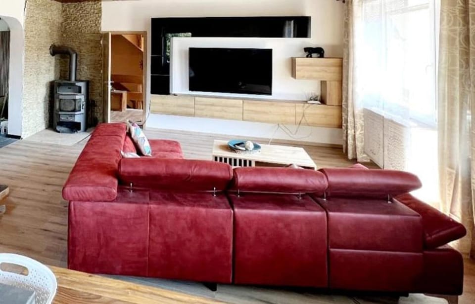TV and multimedia, Living room, Seating area, flat iron