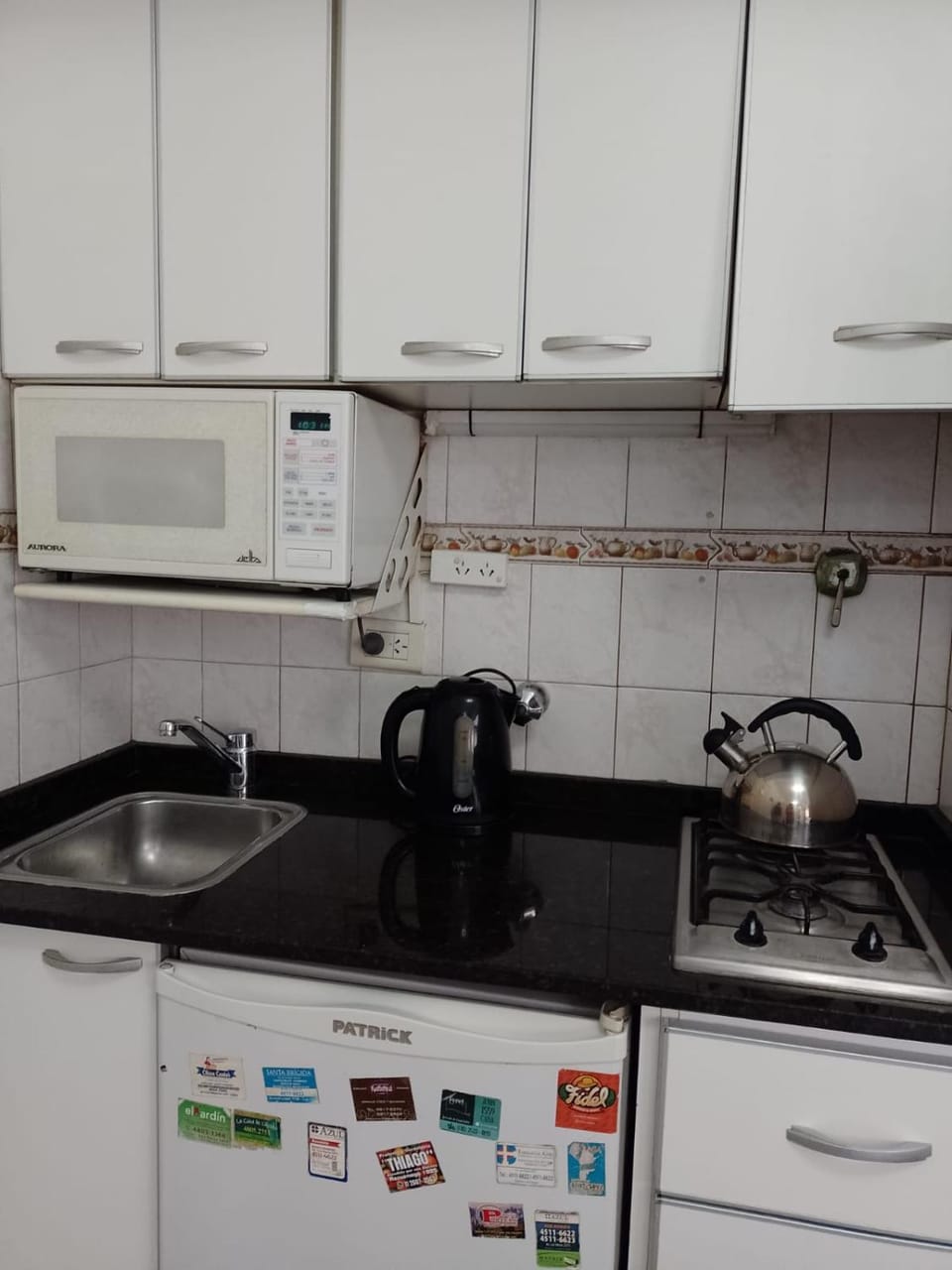 Coffee/tea facilities, Kitchen or kitchenette, minibar, stove