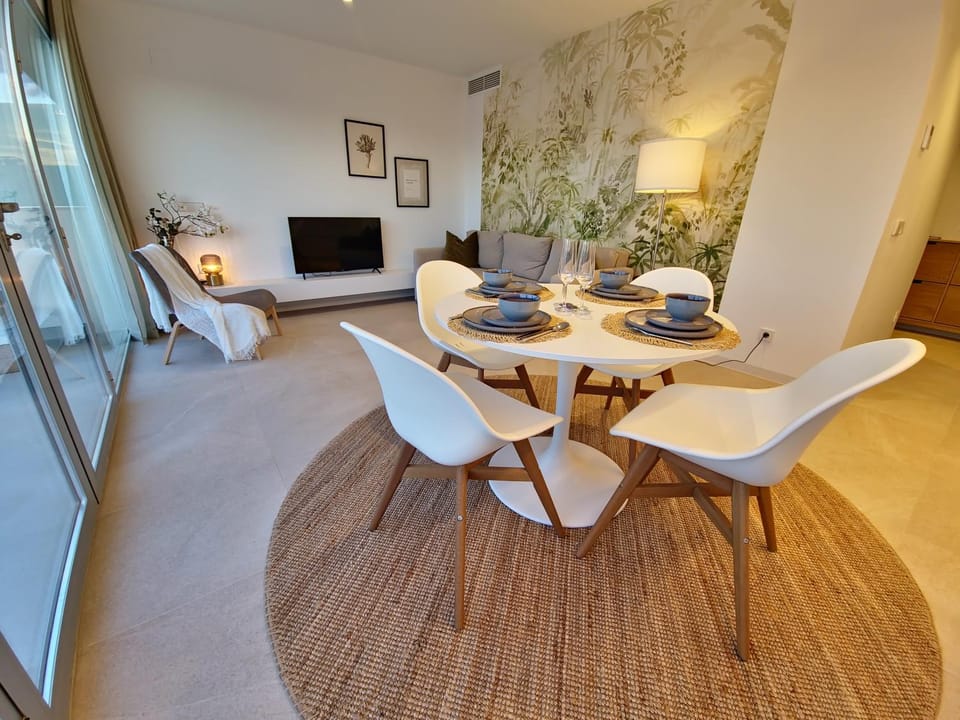 Living room, Dining area