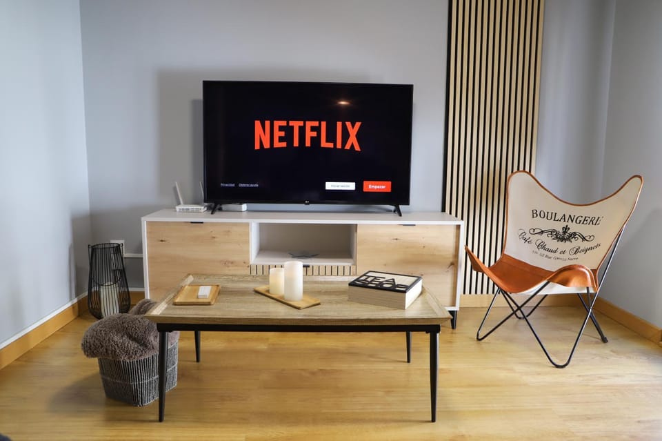Communal lounge/ TV room, TV and multimedia, Living room