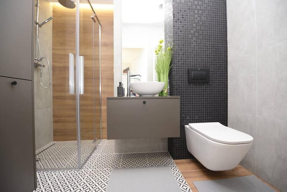 Shower, Toilet, Bathroom