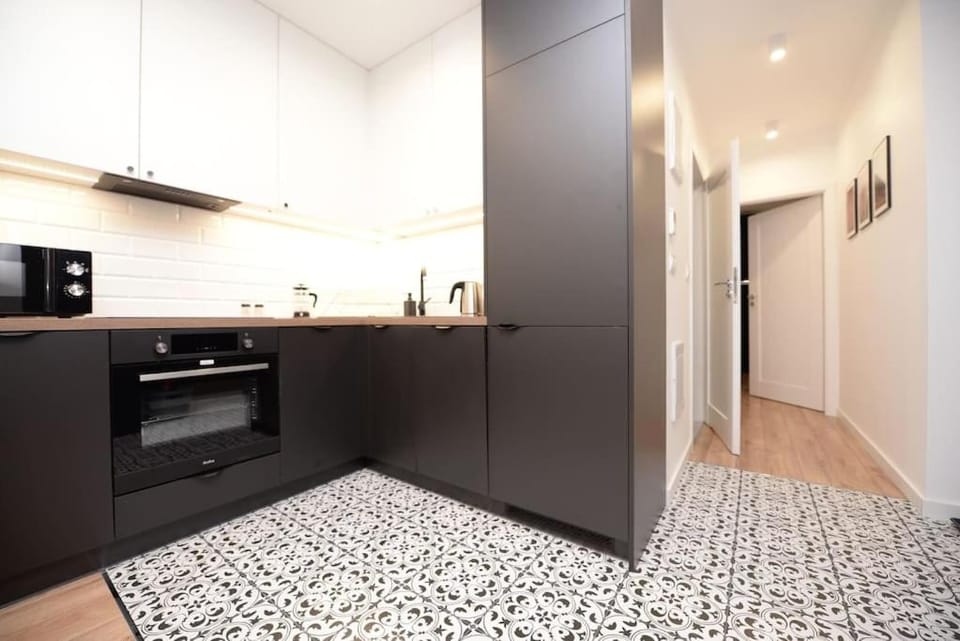 Kitchen or kitchenette, minibar, stove