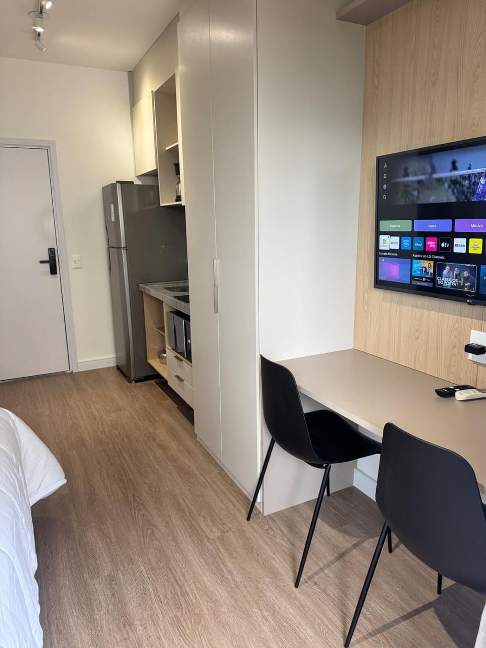 TV and multimedia, Kitchen or kitchenette, Seating area, Dining area