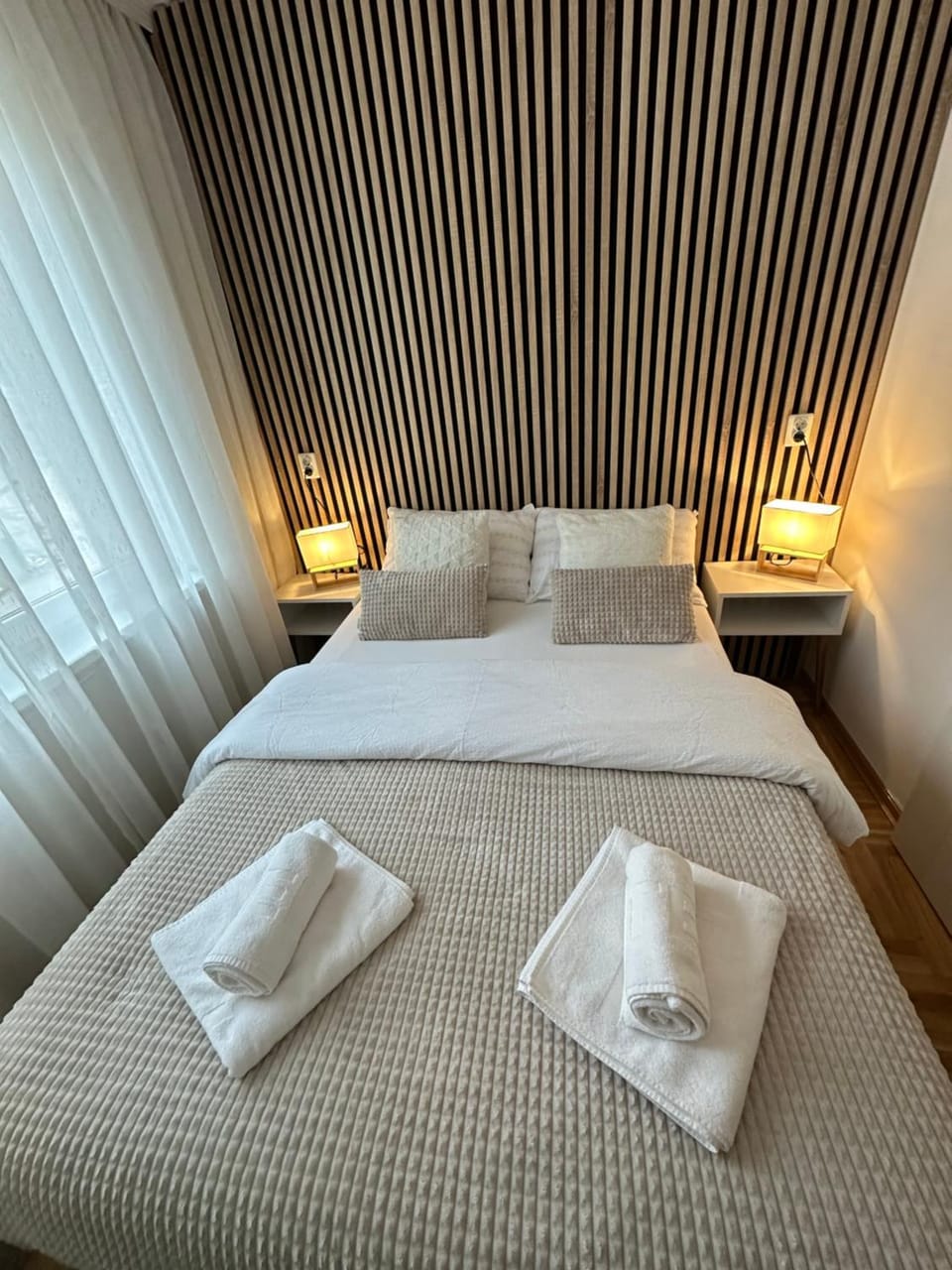 Bed, Photo of the whole room, Bedroom, towels