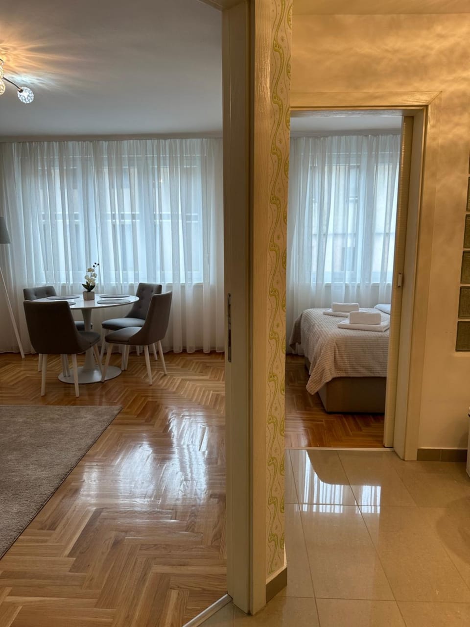 Bed, Living room, Photo of the whole room, Seating area, Dining area, Bedroom