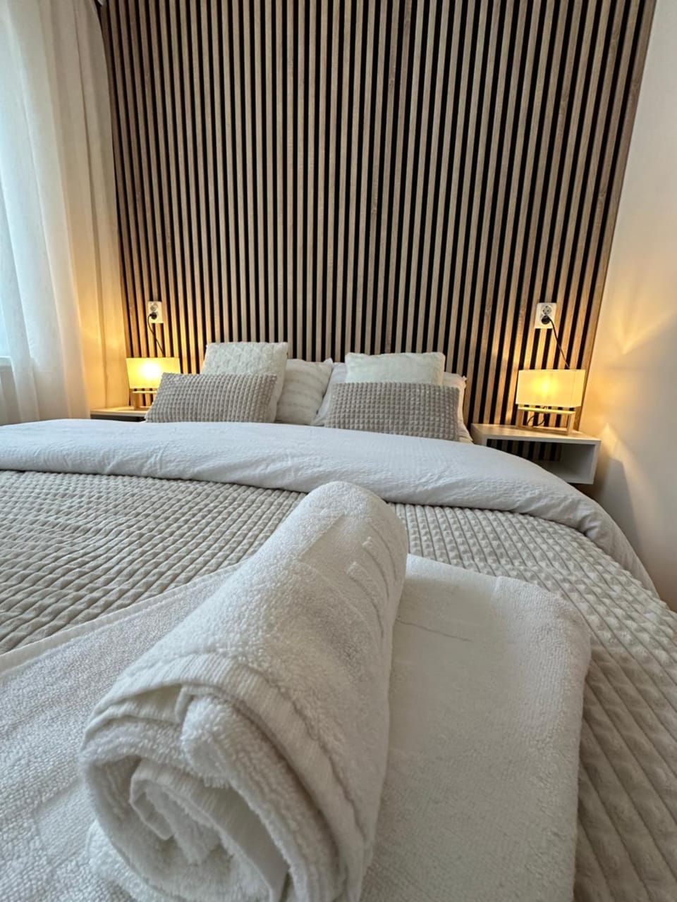 Bed, Photo of the whole room, Bedroom, towels