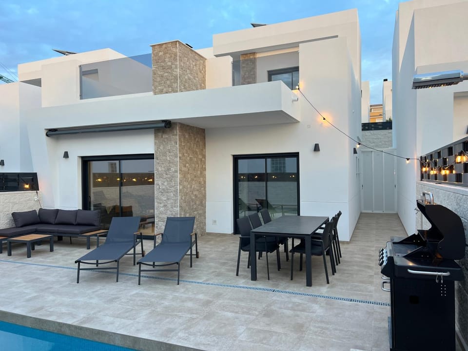 Pool view, Swimming pool, sunbed