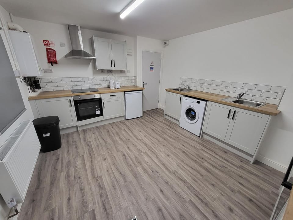 Kitchen or kitchenette, dishwasher, minibar, oven, pet friendly, stove, toaster, washing machine, dryer