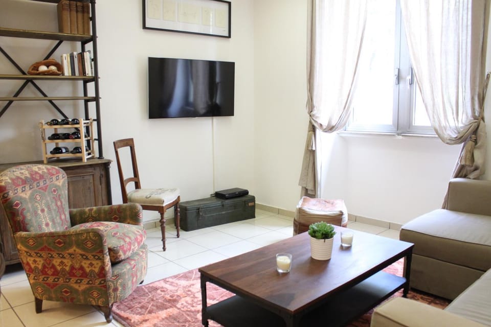 Day, Living room