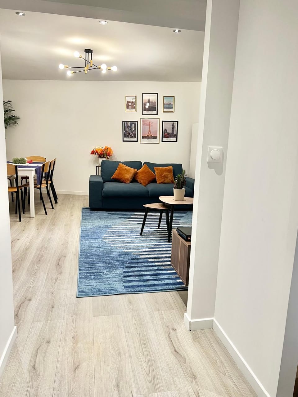 Living room, Seating area