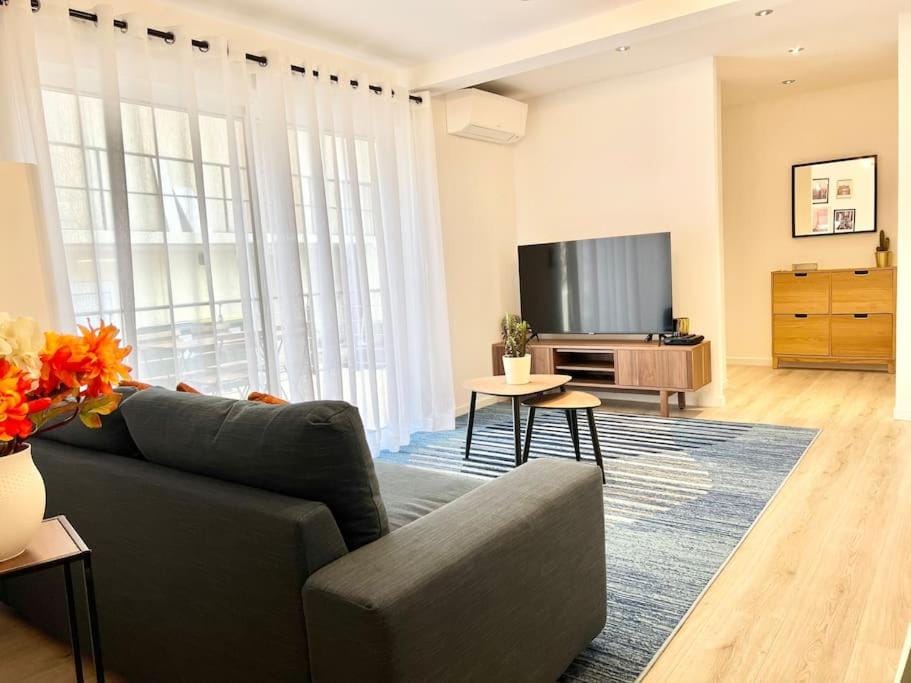 Communal lounge/ TV room, TV and multimedia, Seating area