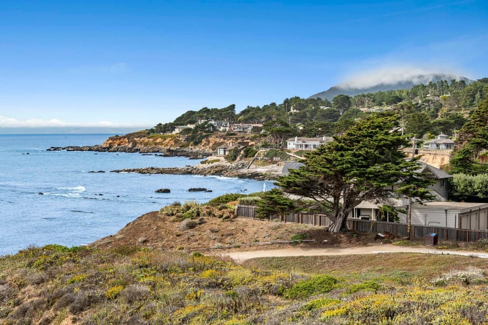 Oceanview Beach Home Walk to Beach Trails Food Family Activities House in Montara