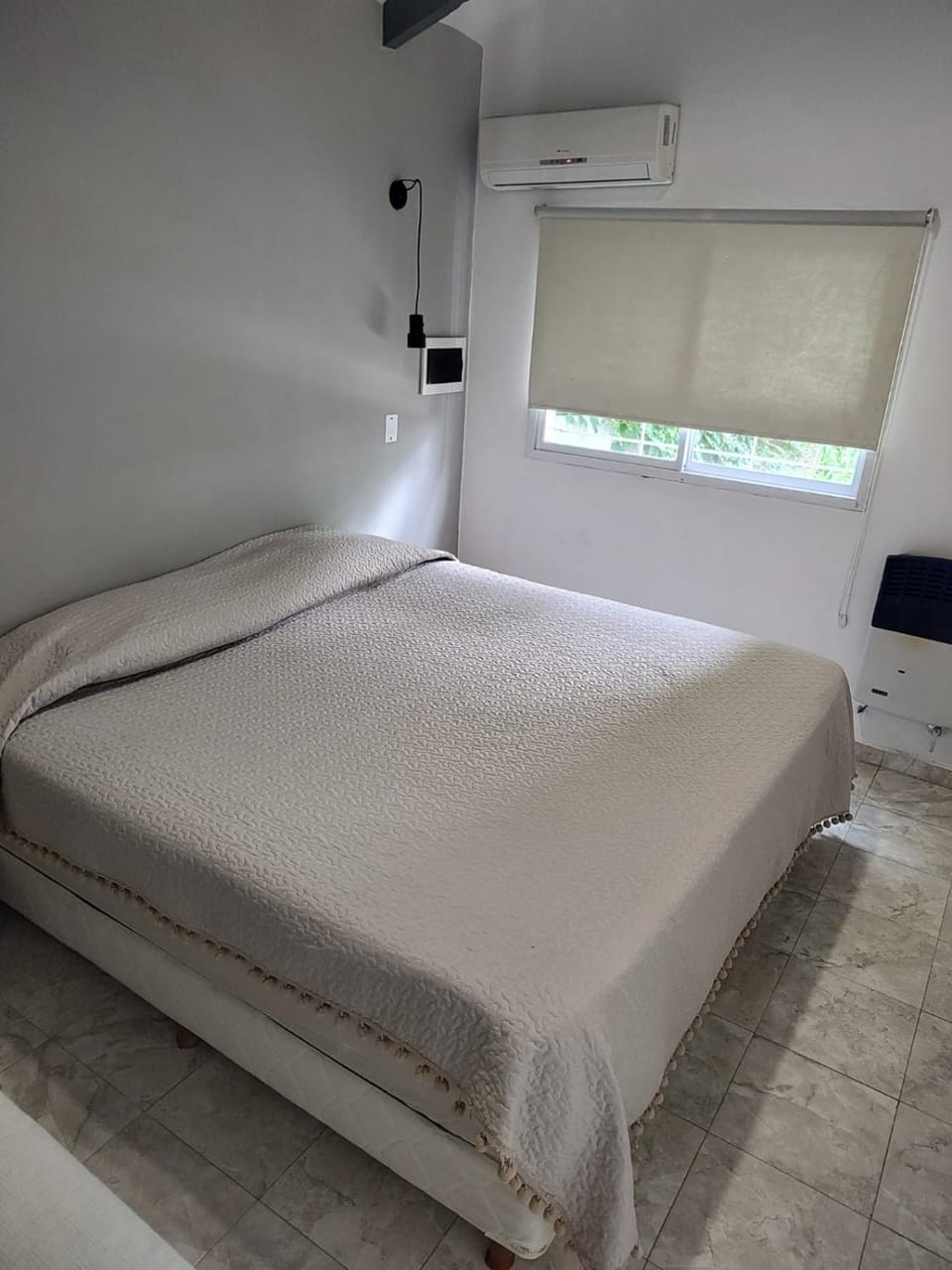 Bed, Photo of the whole room, Bedroom, air conditioner