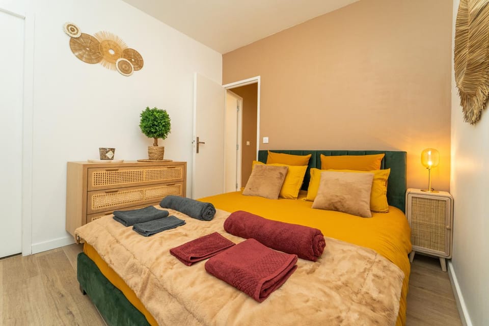 Bed, Bedroom