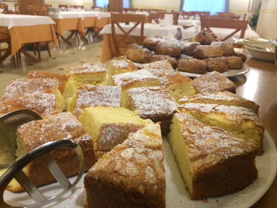 Continental breakfast, Buffet breakfast, Italian breakfast