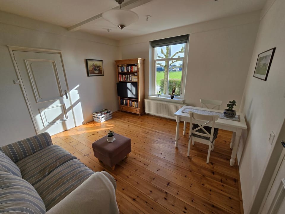 TV and multimedia, Living room, Dining area