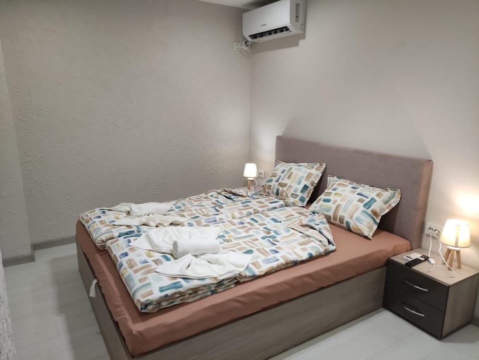 Photo of the whole room, Bedroom, air conditioner