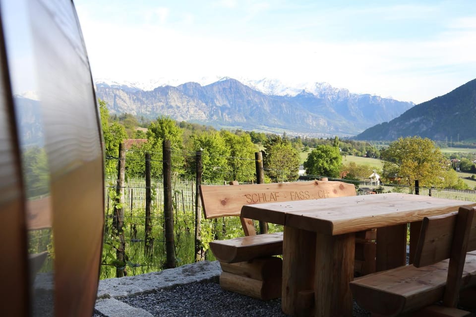 Schlaf-Fass Maienfeld Bed and Breakfast in Vorarlberg, Austria