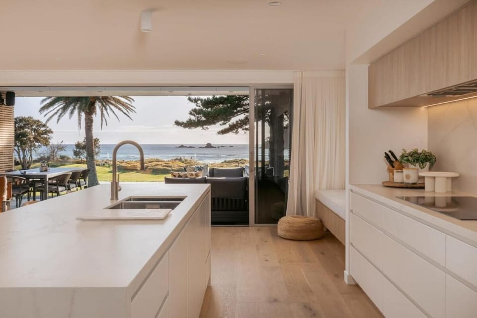 36 Marine - Unparalleled beachfront luxury Villa in Bay Of Plenty
