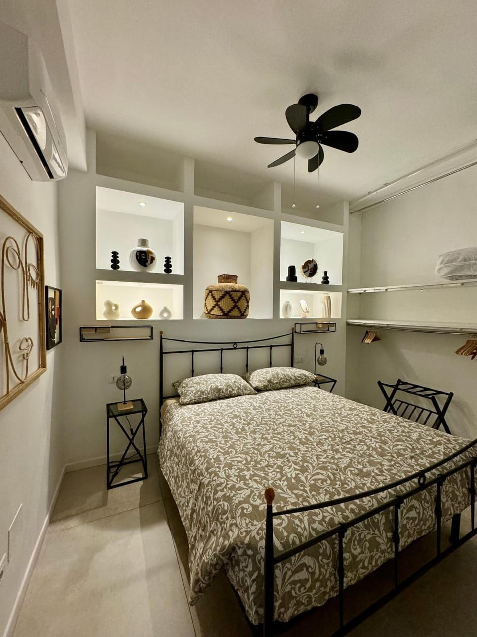 Bed, Photo of the whole room, Bedroom, air conditioner