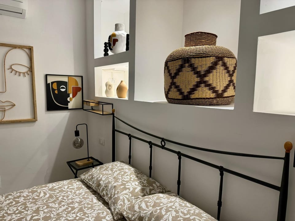 Bed, Bedroom, air conditioner