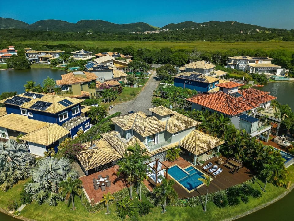 Bz58 Beautiful house with private pool and lake view House in Armacao dos Buzios