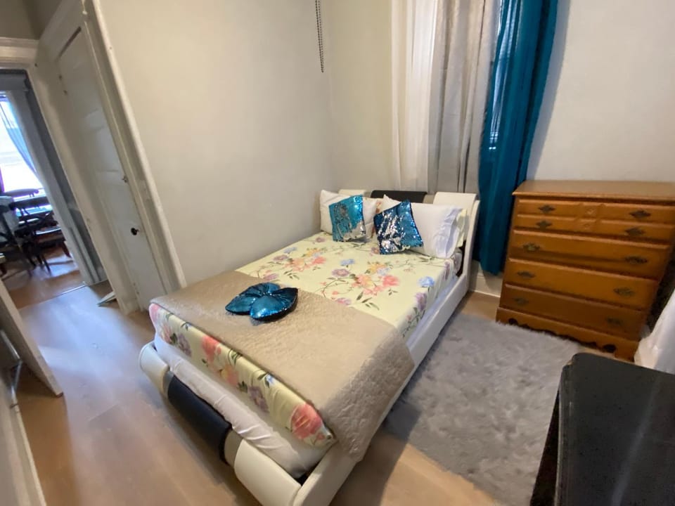 Charming and cozy apartment in New Jersey close to all the fun 10 minutes to NYC Apartment in North Bergen